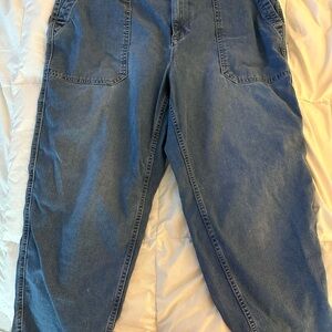 Old Navy Men's Relaxed Denim Jeans in Medium Blue